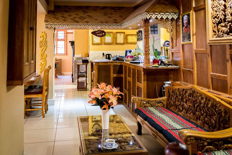 Thai Rama IV Restaurant Waiting Area